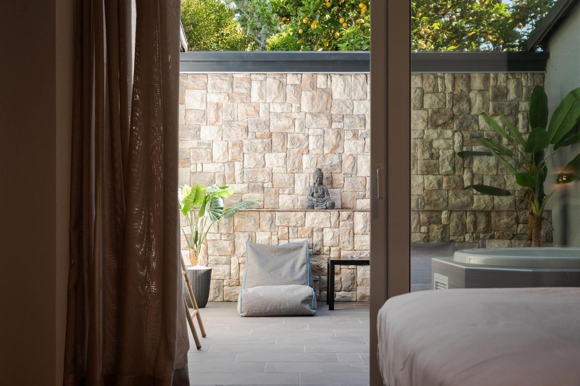 Sette Suites & Rooms - Adults Only Xylokastro Quarto foto